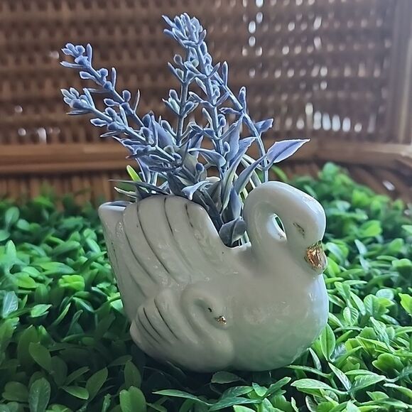 Vintage Dainty Swan Mama & Baby With Gold Tone Accent Coquette - Picture 1 of 10